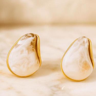 Imagem de Brinco Oval Gota Feminino Madrepérola Dourado Semijoia Aço Inox Banhad