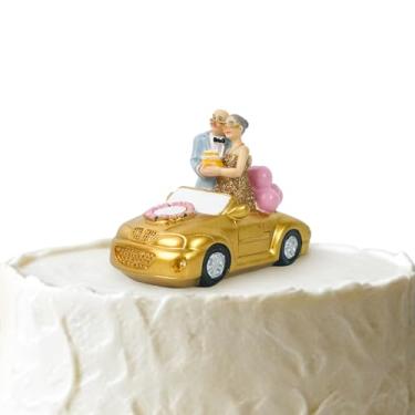 Imagem de DreamsEden Topo de bolo de casal de idosos para aniversário - Carro dourado com círculo branco personalizável, decoração de lembrança romântica para pais avós 50º 60º