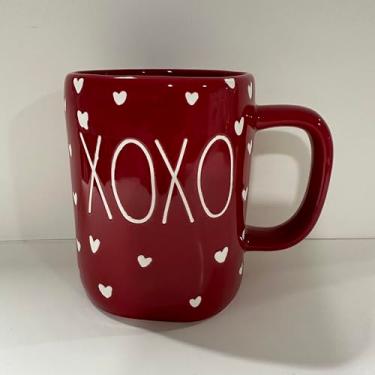Imagem de Caneca Rae Dunn XOXO com topo de corações - Cerâmica vermelha - Dia dos Namorados