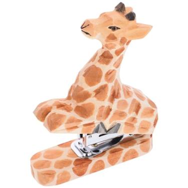 Imagem de SEWACC Grampeador de animais de madeira, girafa, costureiro, portátil, grampeador de mão, escultura em madeira, escultura para crianças, escola, escritório, papelaria