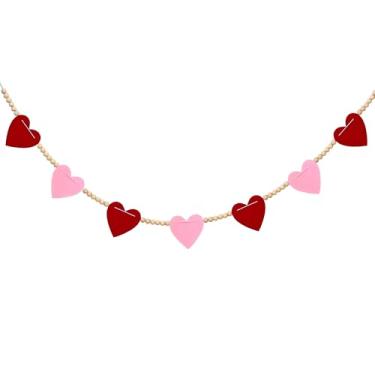 Imagem de FUULOXE Guirlanda de coração de feltro de dia dos namorados com contas de madeira, faixa rosa vermelha para lareira de cornija, decoração de parede, artigos de casamento e festa