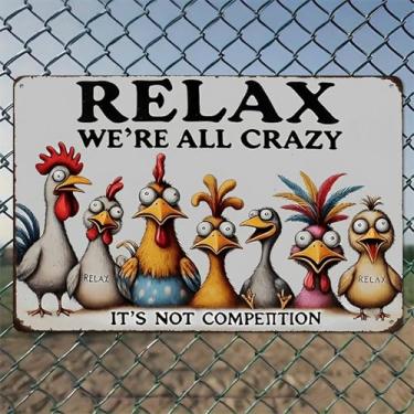 Imagem de Crazy Chickens Relaxing Together Arte de parede de alumínio rústico e placa de metal - 20 x 30 cm decoração vintage para ambientes internos e externos para casa, escritório, café, quintal e jardim