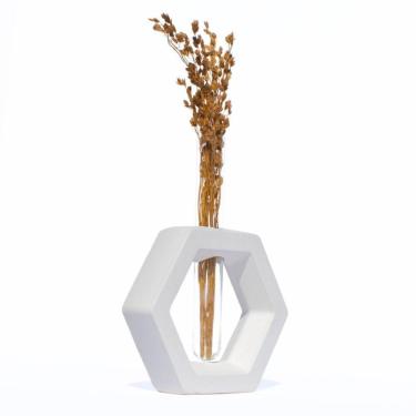 Imagem de Vaso Decorativo Solitário Hexa 16,5cm Artesanal Em Cimento Branco