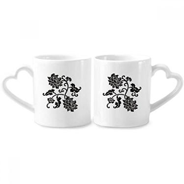 Imagem de Conjunto de canecas de porcelana para casal de flores negras com alça de coração
