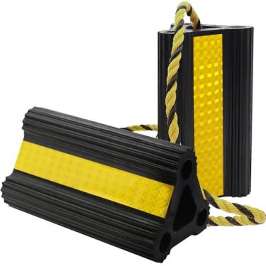 Imagem de WECARLLE Calços de roda para trailer [1 par/2 pacotes com corda] Caminhões e aeronaves, bloco de calços de roda de borracha resistente versátil com 3 tiras refletivas, imobilizadores de roda de pneu e