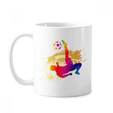 Imagem de Caneca de cerâmica para chutar de bicicleta, jogador de futebol animado, xícara de porcelana de café