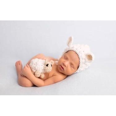 Imagem de Amigurumi ovelha e touca branca fotografia newborn recém nascido