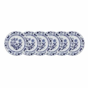 Imagem de Estojo com 6 Pratos Sobremesa. Modelo Redondo com Relevo Pomerode. Decoração Cebolinha. Fabricado pela Porcelana Schmidt.