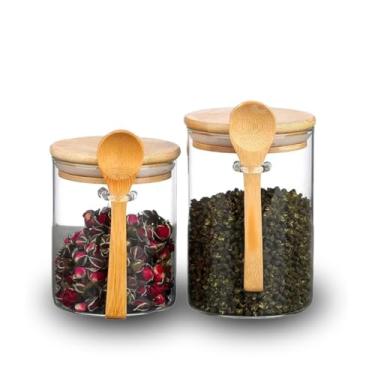 Imagem de Kit com 2 potes de vidro herméticos (450ml e 550ml) com tampa e colher de bambu, ideais para mantimentos.