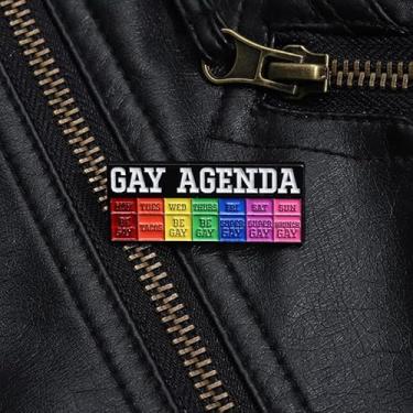 Imagem de Broche de esmalte com tema de agenda semanal vibrante LGBTQ+ orgulho colecionável com design de calendário colorido, acessórios de moda para jaquetas, bolsas e chapéus