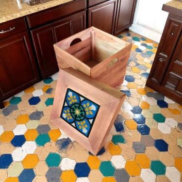 Imagem de Banquinho Baú Rústico de Madeira Maciça com Ladrilho Hidráulico - Esti