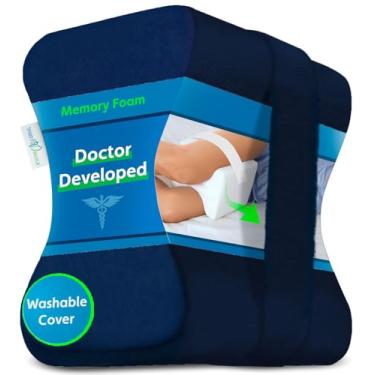 Imagem de Almofada de joelho desenvolvida por médicos (azul marinho) – Manual escrito por médicos incluído – Cunha de espuma viscoelástica ortopédica para quem dorme lateral, ciática, dor na parte inferior das costas – Travesseiro de perna para dormir lateral