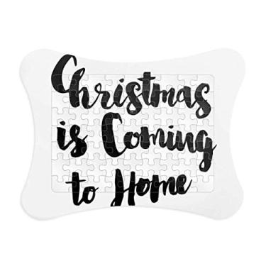 Imagem de Moldura de quebra-cabeça Christmas is Coming to Home com citação de papel para casa