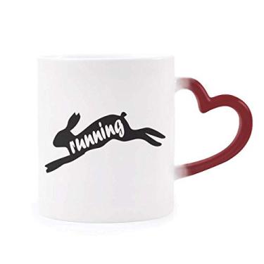 Imagem de Coelhos pretos contornam coelhos naturais sensíveis ao calor caneca vermelha muda de cor