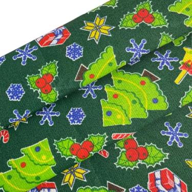 Imagem de Tecido Alaska Natalino Verde Estampado, com Estampa de Azevinho e Árvore de natal,150cm para Decoração e Artesanato (2 metros)