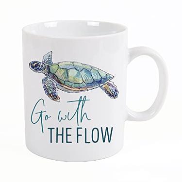 Imagem de P. Graham Dunn Caneca de café de cerâmica de porcelana branca náutica Go With Flow Turtle 425 g