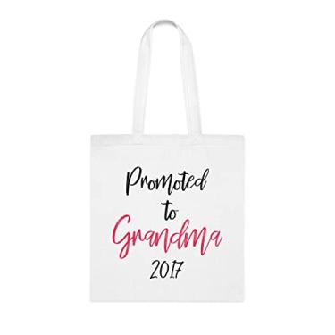 Imagem de Promoted To Grandma 2017 Tote bag, Grandma Gift, Grandma idea, Gift For Grandma, Grandma Shoulder Bag, Grandma Reusable Bags, Gift for Grandma of Favorite Grandkids, Branco