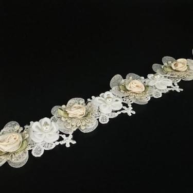 Imagem de 1 jarda contas de pérola branca flores rosas bordadas borda de renda tecido apliques florais fita de renda artesanal costura artesanal para casamento vestido de noiva roupas fantasia chapéu decoração