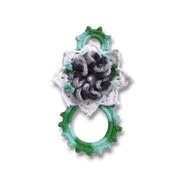 Imagem de Porta Pano de Prato Decorativo com Flor Colorida em Crochê Artesanal, Suporte de Parede para Cozinha (Flor Branca, Preta e Cinza)