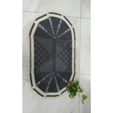 Imagem de Tapete Decorativo de Crochê, Passadeira Retangular, Cinza Escuro e Cru, 92x54cm, 500g, Artesanal para Casa e Sala