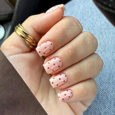 Imagem de Unhas postiças curtas médias quadradas rosa com simples potdot Desien cobertura completa cola acrílica falsa em unha para mulheres, 24 peças