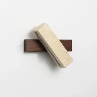 Imagem de Luminária de parede em pedra natural, estilo arandela, ideal para hall de entrada, sala de jantar, quarto, escadas, corredores e outros ambientes.