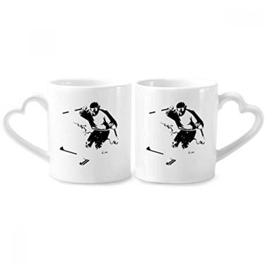 Imagem de Conjunto de canecas de porcelana para casais com ilustração de esporte de inverno preto e coração