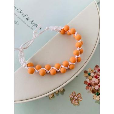 Imagem de Tornozeleiras Macramê branco e laranja  com miçangas - Dondocas.Bijus