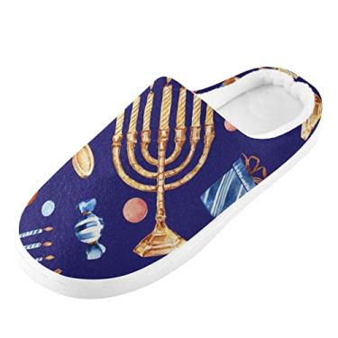 Imagem de JUNZAN Hanukkah Holiday Candle Chinelos femininos masculinos de espuma de memória para casa chinelos antiderrapantes sola quente macia de lã coral sem cadarço bico fechado sapatos livres de mãos
