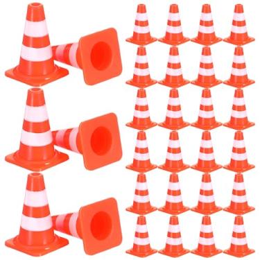Imagem de 30 mini cones de trânsito, pequenos cones de plástico de 2,5 cm, pequeno cone laranja mini cone, sinais de aviso de trânsito para micro mesa de areia de paisagem, placas de rua, modelo de cone de