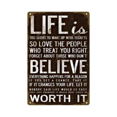 Imagem de Placa De Metal Vintage Retro Com a Frase 'A Vida É Demasiado Curta Par