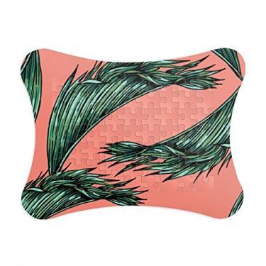 Imagem de Moldura de quebra-cabeça para decoração de imagem com folhas de flor e céu rosa feliz