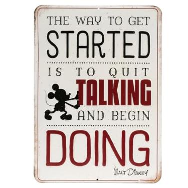 Imagem de Placa de arte de parede de metal em relevo da Open Road Brands Disney Retro Mickey Mouse - um produto oficialmente licenciado, ótima adição para adicionar o que você ama à decoração da sua casa/garagem