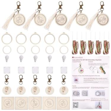 Imagem de FREEBLOSS Conjunto de 5 conjuntos de chaveiros bordados com mini argolas de bordado carimbadas, kit de mini pontos de agulha com instruções (sem garantia de versão em português). Kits de ponto cruz