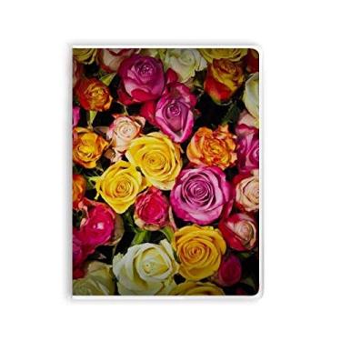 Imagem de Diário de capa macia para caderno com rosas brancas, rosa e vermelho