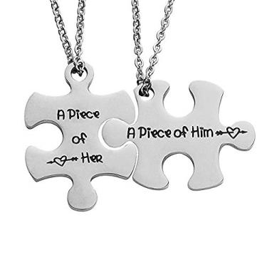 Imagem de Meiligo® Conjunto de 2 peças, 2 peças, de liga metálica, um pedaço dela, um pedaço de ele, com letras e etiquetas, chaveiro quadrado combinando com coração e letras gravadas (colar de aço inoxidável),