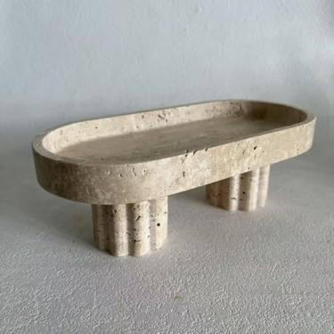 Imagem de SAIDKOCC Bandeja decorativa oval de travertino natural com pernas recortadas, 25 x 12 cm, organizador de joias (travertino bege)