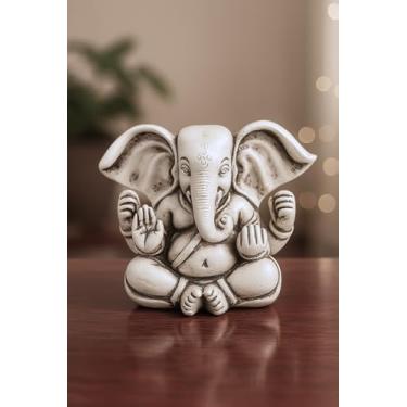 Imagem de Estátua White Lord Ganesha Idol para decoração de casa | Deus elefante hindu Bappa Vinayaka | Artesanato indiano Ganesh Murti para mesa, quarto Puja e painel de carro decoração hindu (orelha saliente)