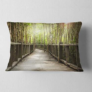 Imagem de Designart Ponte de madeira na floresta para fotografia de paisagem para sala de estar, sofá, almofada de alta qualidade + capa de almofada impressa em ambos os lados 30,5 x 50,8 cm