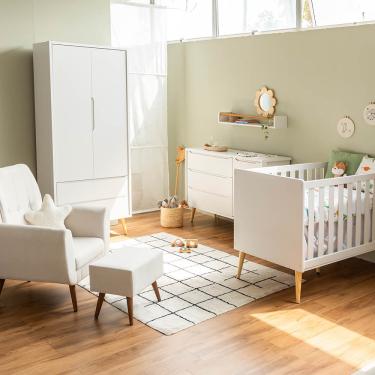 Imagem de Kit Quarto Theo com Pés Retrô Natural - Berço + Cômoda 3 Gavetas e 1 Porta + Guarda-Roupa 2 Portas + Poltrona de Amamentação Lola com Puff - Branco
