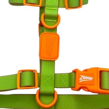 Imagem de Peitoral Pet Ajustável para Cães de Todos os Portes com Conforto Premium – Segurança e Controle nos Passeios | Design Acqua Wave Verde com Detalhes em Laranja