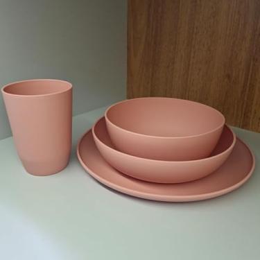 Imagem de Kit 4 Peças de Utensílios de Mesa – Prato Raso, Fundo, Bowl e Copo, Ideal para Dia a Dia e Refeições Domésticas (ROSA BLUSH)