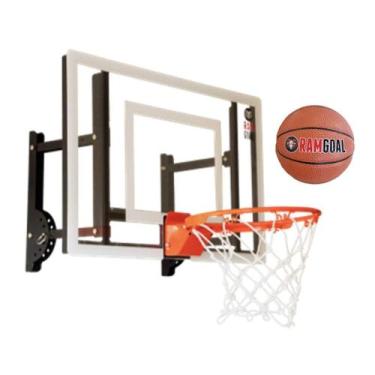 Imagem de Mini cesta de basquete RAMGOAL montada na parede com bola de 24 polega