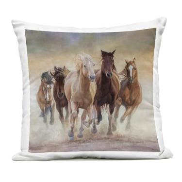 Imagem de Stupell Industries Almofada estampada ao ar livre cavalos galopantes fortes, design por James Corwin