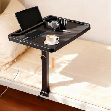 Imagem de AmaCielo Prateleira de cabeceira ajustável para cama, dormitório de faculdade, mesa lateral de bambu com poste de metal resistente, organizador de criado-mudo para faculdade, apartamento, beliches