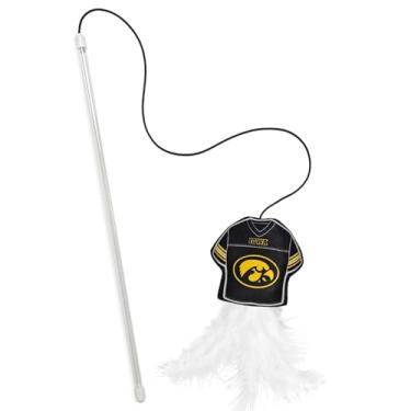 Imagem de NCAA Iowa Hawkeyes Team Jersey Wand com NIP de gato, brinquedo de pelúcia em forma de jérsei para gatos e gatinhos – Brinquedo interativo para animais de estimação para brincar e se exercitar