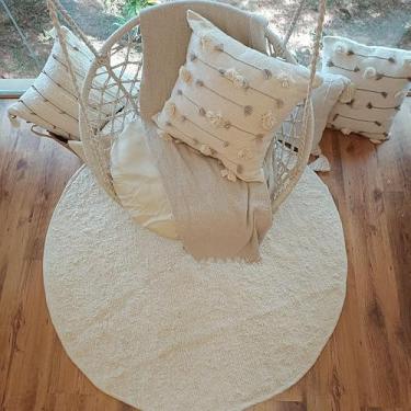Imagem de Tapete Artesanal Redondo Boho peludo branco 2m