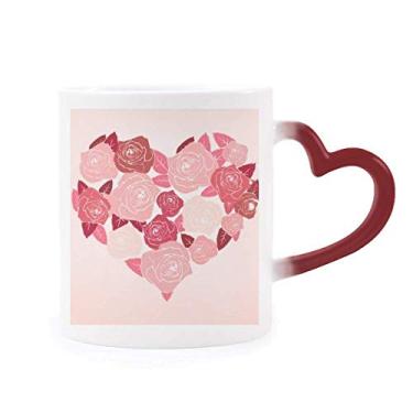 Imagem de Caneca sensível ao calor Dia dos Namorados com rosas em formato de coração vermelha que muda de cor