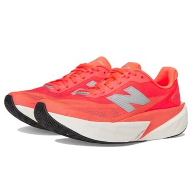 Imagem de New Balance FuelCell Rebel V5 Tênis de corrida feminino, Urgent vermelho/branco/prata metálico, 8 Wide