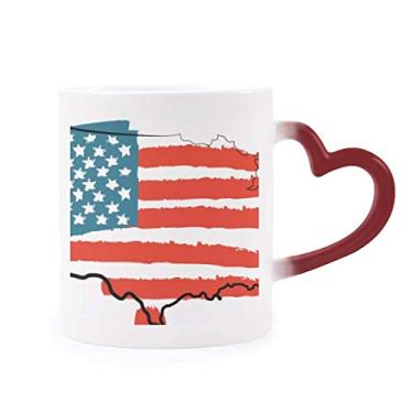Imagem de Caneca sensível ao calor com mapa da bandeira dos Estados Unidos com estrelas e listras que muda de cor vermelha